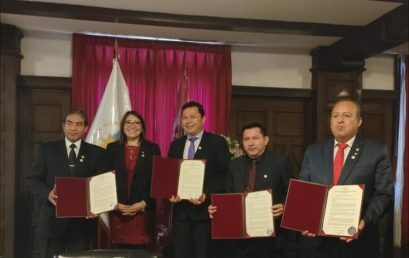 Entrega de los Reconocimientos como Visitantes Distinguidos a los Miembros de la JUDECAP