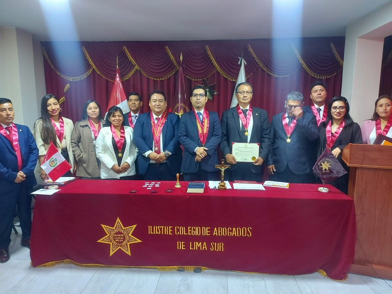 El Dr. Vicente Paul Espinoza Santillan, Decano del Ilustre Colegio de Abogados de Lima Sur incorpora nuevos agremiados a la orden